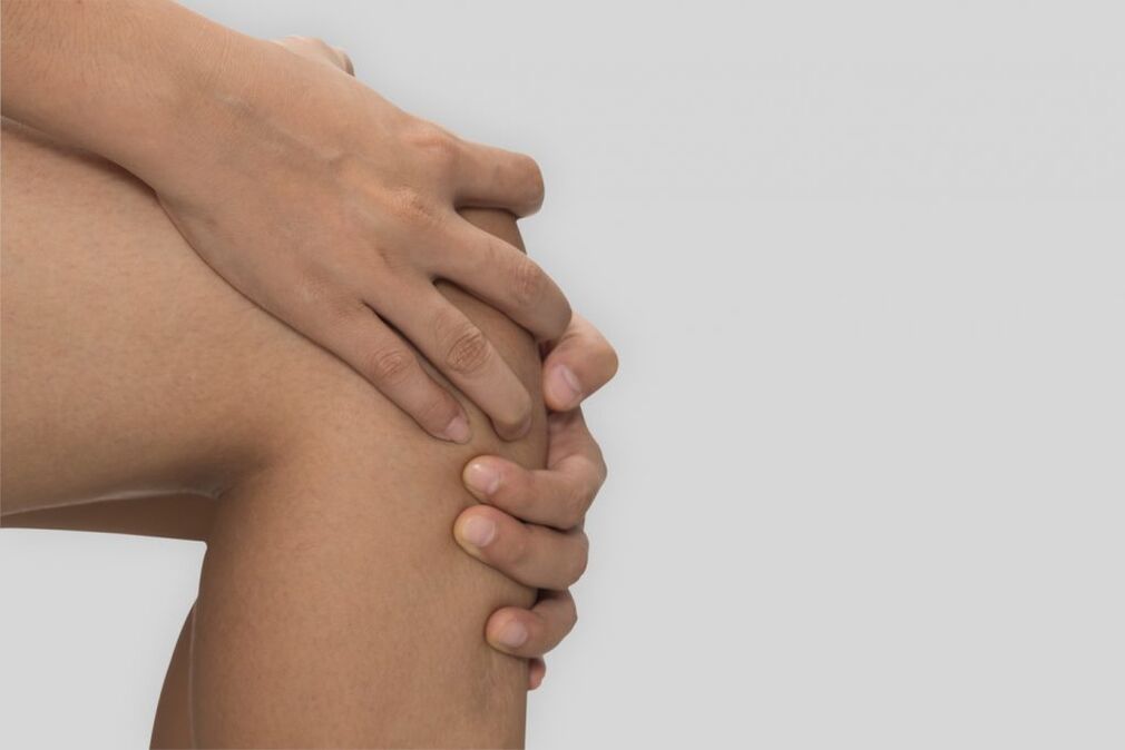 Osteoartrite da articulação do joelho, acompanhada de limitação de movimento e dor no joelho