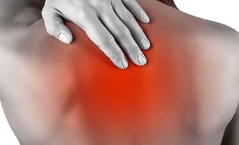 Os principais sintomas da osteocondrose cervical