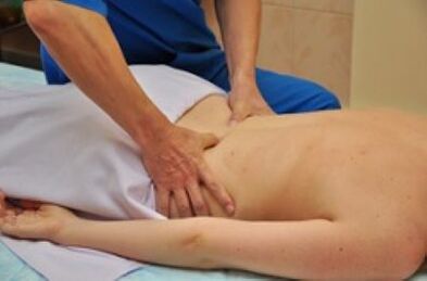 Massagem no tratamento da osteocondrose lombar